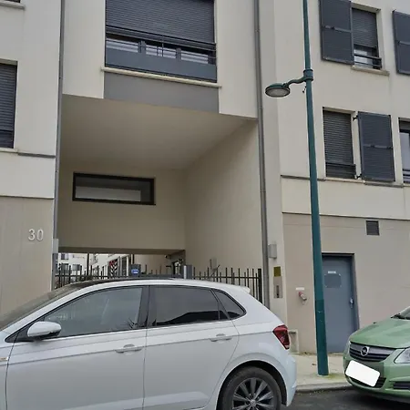 Duo Du Style Et De La Luminosite Famille Parking Patio *