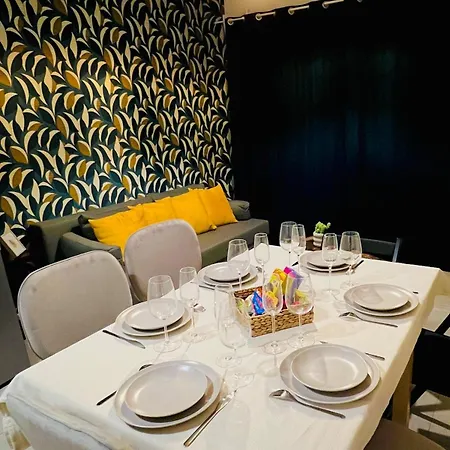 Duo Du Style Et De La Luminosite Famille Parking Patio 公寓